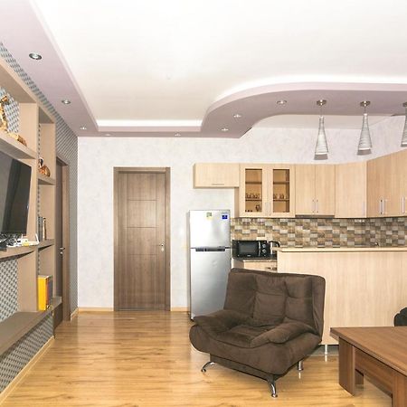 Apartment On Takaishvili Street Batumi Exteriör bild