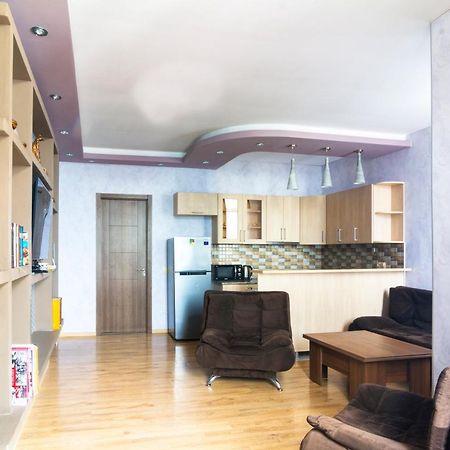 Apartment On Takaishvili Street Batumi Exteriör bild