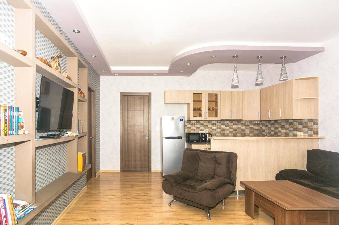 Apartment On Takaishvili Street Batumi Exteriör bild